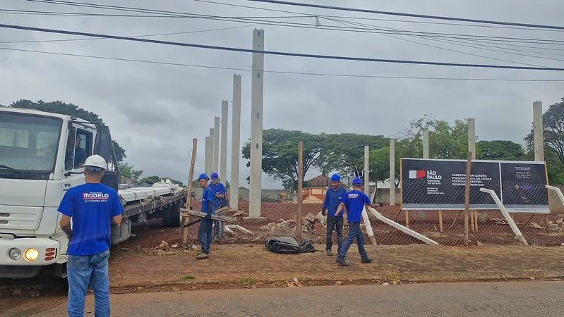 Construção de quadra poliesportiva em escola no Jardim Alvorada chega à fase de cobertura 5 55336955121 fcf9b385a8 c