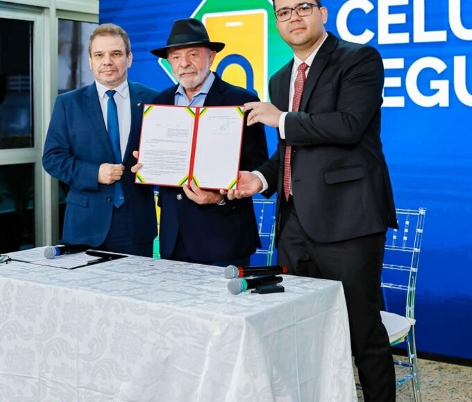 Lula cria plataforma para coibir roubos de celulares e vendas ilegais 14 55353677085 1ace184979 o