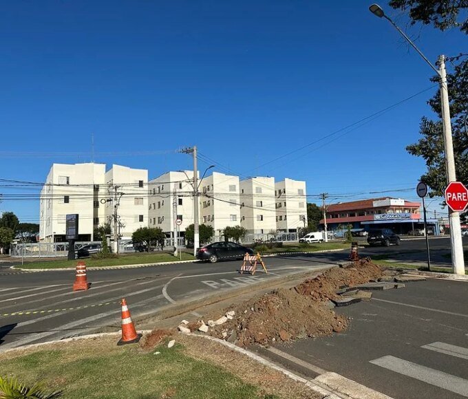 Prefeitura executa construção de sarjetão na Rua Limeira 14 55367142459 349b9cf1e4 c