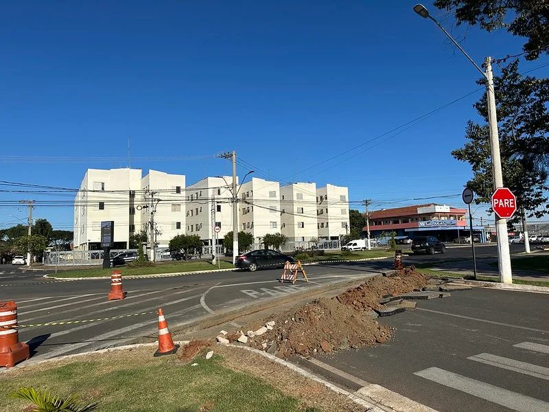 Prefeitura executa construção de sarjetão na Rua Limeira 5 55367142459 349b9cf1e4 c