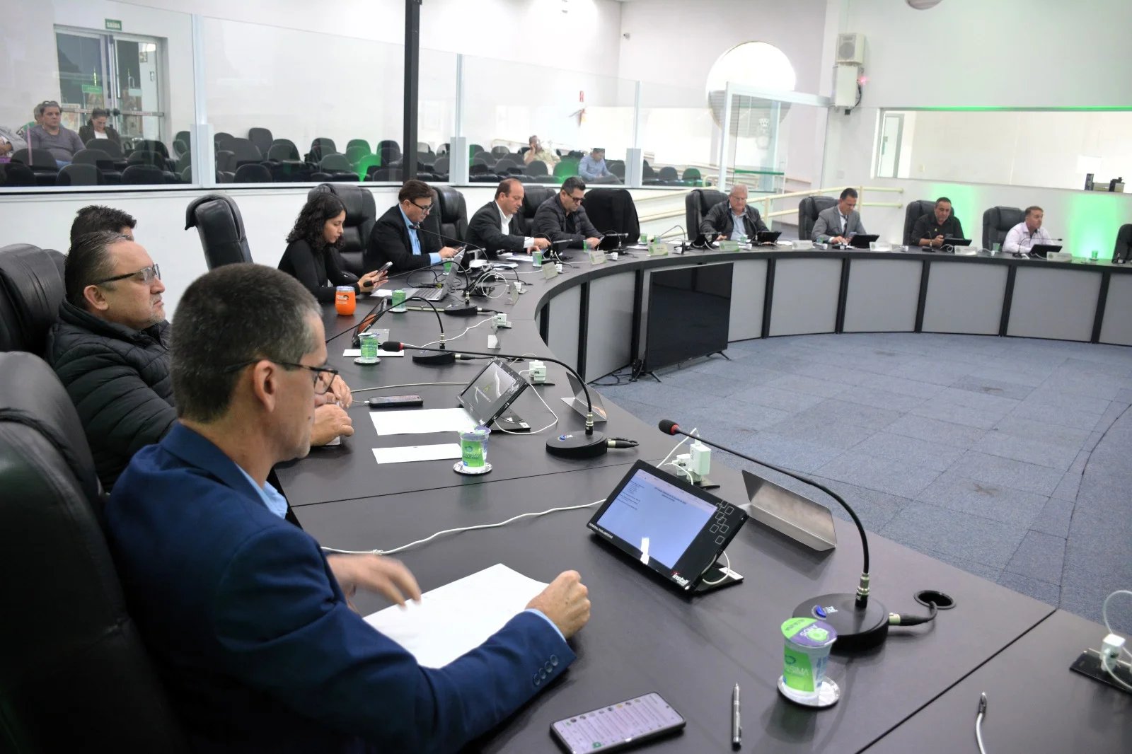 Vereadores aprovam campanha para trancistas e adiam debates sobre resíduos sólidos e poda de árvores em Santa Bárbara 5 Cabo Dorigon
