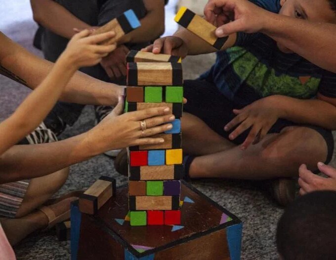 Praia dos Namorados recebe evento sobre jogos tradicionais em madeira neste domingo 14 Coletivo Ludico 3