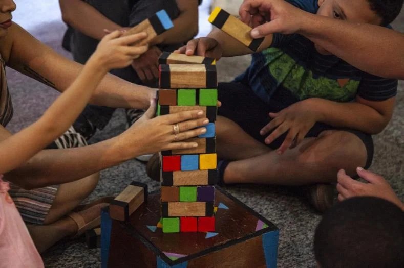 Praia dos Namorados recebe evento sobre jogos tradicionais em madeira neste domingo 5 Coletivo Ludico 3