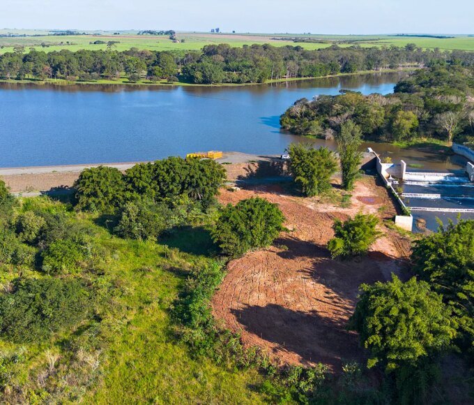 DAE de Santa Bárbara realiza plantio de 780 mudas de árvores em área da nova represa 14 DJI 0445