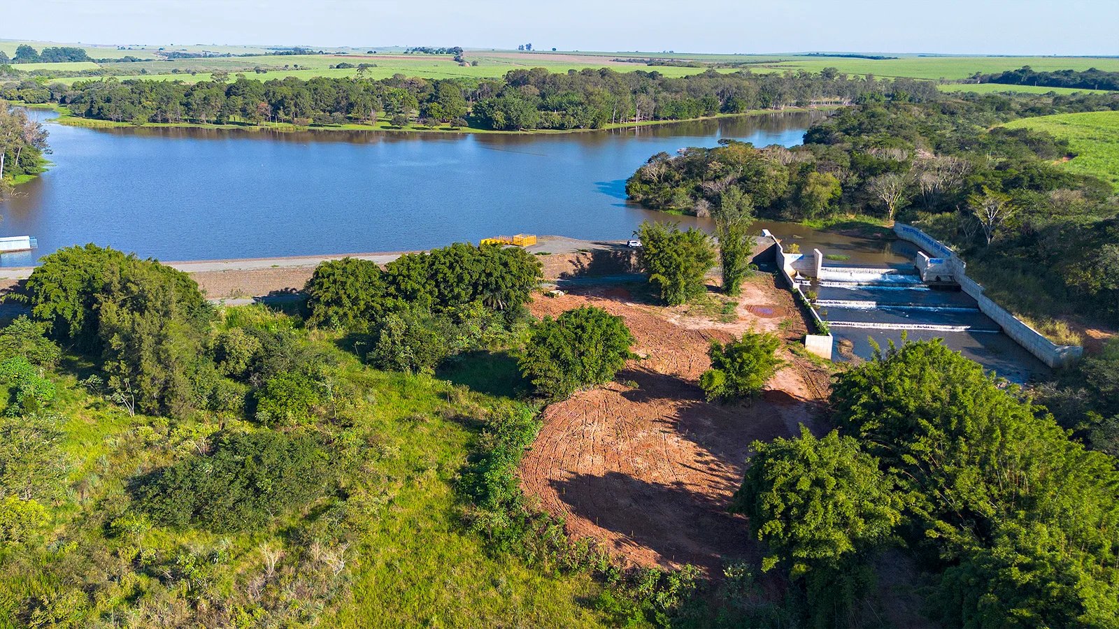 DAE de Santa Bárbara realiza plantio de 780 mudas de árvores em área da nova represa 5 DJI 0445