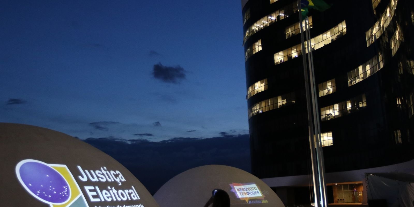 TSE adia decisão sobre suspensão de pesquisa de voto para presidente 5 fcpzzp 111520201803