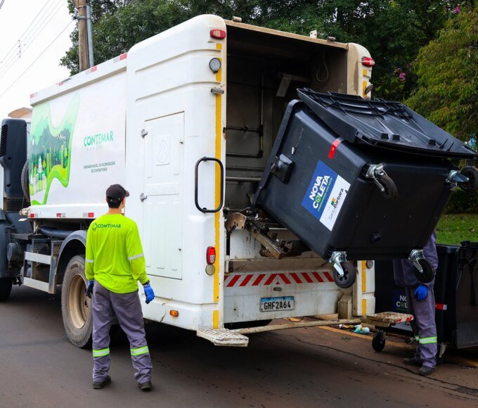 Prefeitura intensifica higienização de contêineres para reforçar limpeza urbana em Santa Bárbara d’Oeste 14 higienizacao de container 08