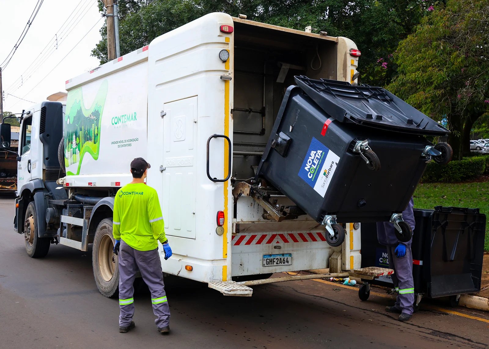 Prefeitura intensifica higienização de contêineres para reforçar limpeza urbana em Santa Bárbara d’Oeste 5 higienizacao de container 08