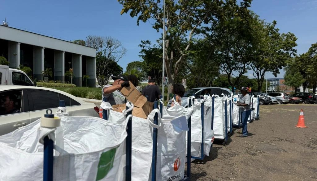Nova Odessa realiza 2º Drive Thru Ambiental com coleta de recicláveis e distribuição de mudas 5 m 183 0 1 03112025172049