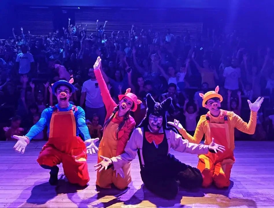 Teatro Municipal de Americana apresenta espetáculo infantil "Os Três Porquinhos" nesta terça-feira 5 os 3 porquinhos 1
