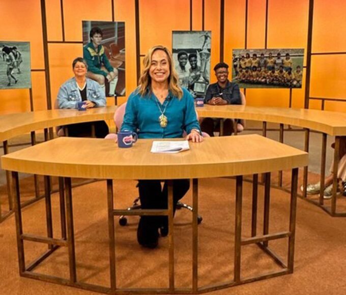 sem censura da tv brasil recebe pioneiras do futebol feminino a um ano da copa do mundo da modalidad