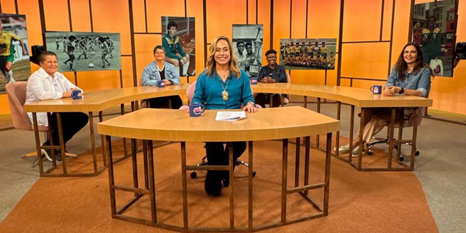 sem censura da tv brasil recebe pioneiras do futebol feminino a um ano da copa do mundo da modalidad