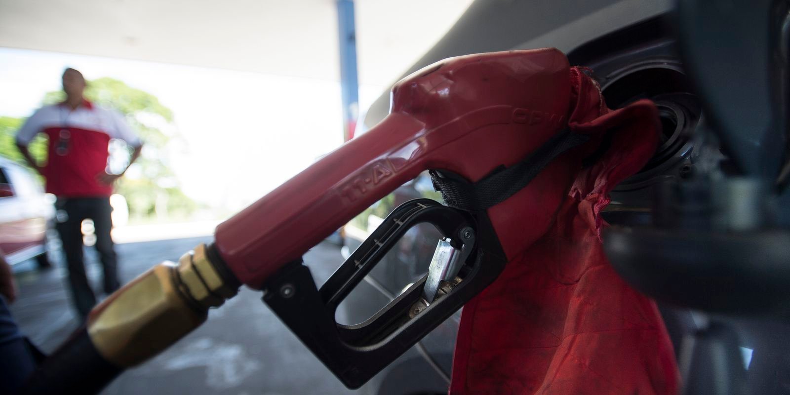 Com nova alta mundial do petróleo, governo mantém desconto na gasolina 5 1783683437 935804 postos combustiveis aumento