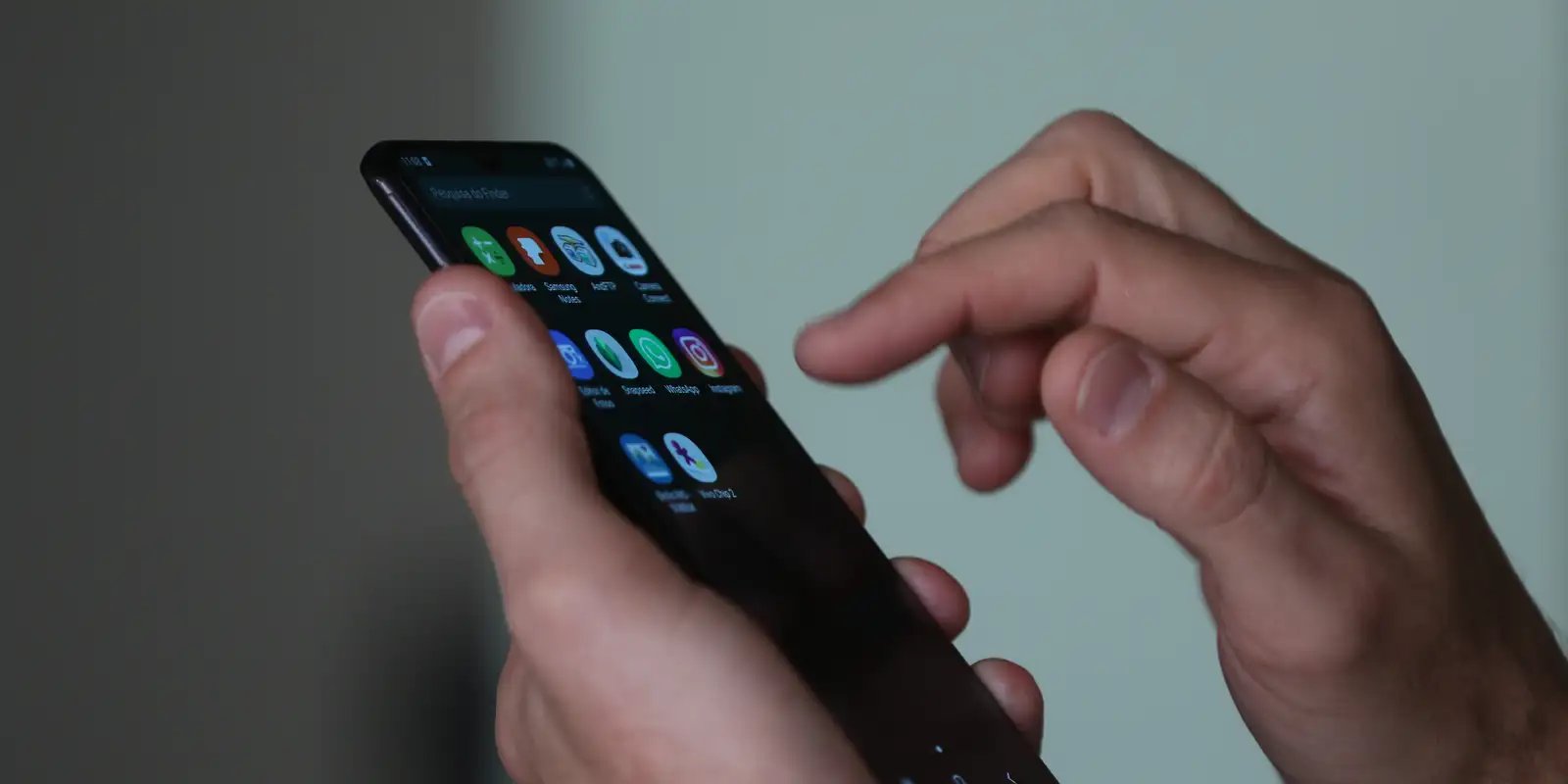 Publicadas regras que restringem publicidade de bets no país 5 1783783972 uso de smartphone e celular050720211245