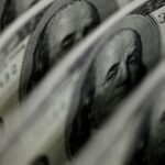 Dólar sobe para R$ 5,11, e bolsa fica estável, apesar de tensão global 10 2021 10 06t120841z 1 lynxmpeh950lf rtroptp 4 dolar abre