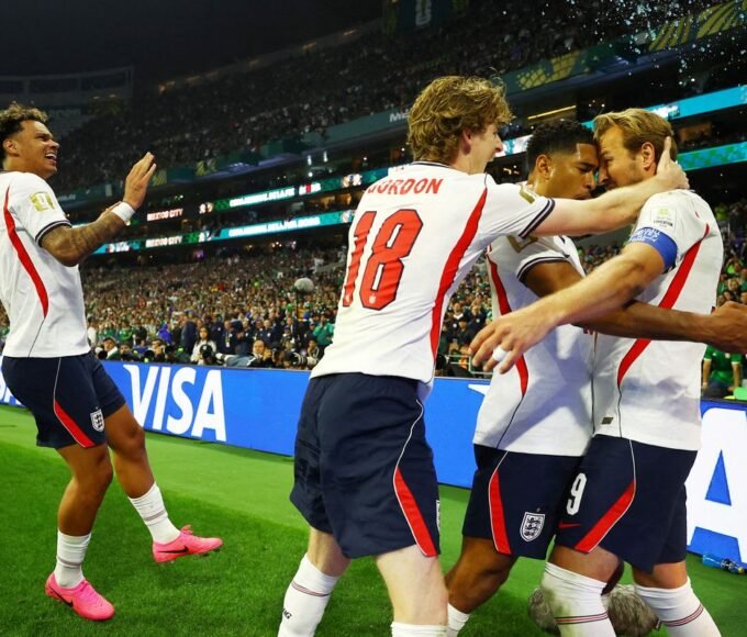 Com um a menos, Inglaterra derruba México no Azteca e segue na Copa 14 2026 07 06t022901z 1037880808 up1em7606pfdt rtrmadp 3 soccer worldcup mex eng