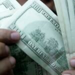 Dólar fecha estável, mas acumula queda de 1,82% em julho 10 2026 07 30t121533z 1 lynxmpem6t1aa rtroptp 4 philippines economy reserves