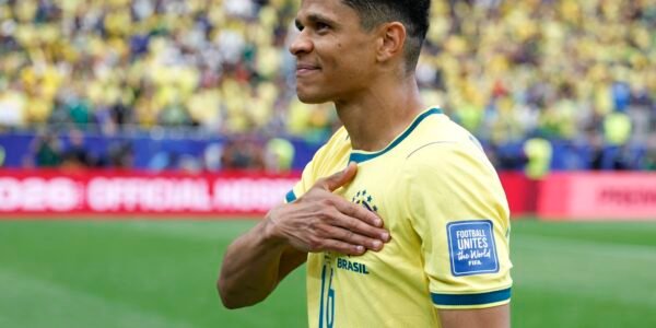29jun2026brasilxjapao123 douglas santos bate no peito