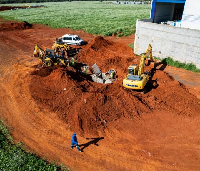 Obras de pavimentação avançam no Distrito Industrial de Cillo com nova etapa de drenagem 14 Drenagem Distrito Drone 02 1024x731