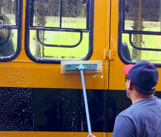 Prefeitura intensifica limpeza da frota do transporte escolar durante férias para preparar retorno às aulas em Santa Bárbara d'Oeste 12 Limpeza no transporte escolar 1