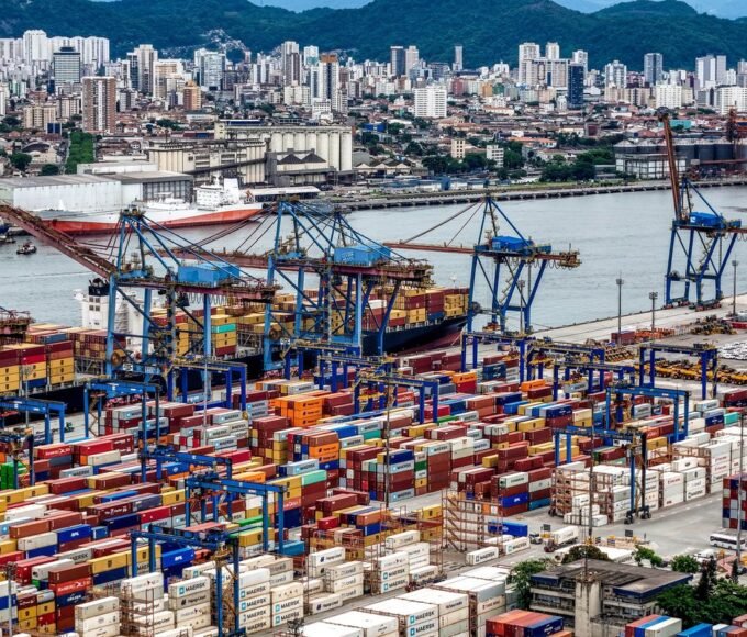 Governo vê avanço com EUA, mas mantém etanol fora da negociação 14 adobestock 1650199562
