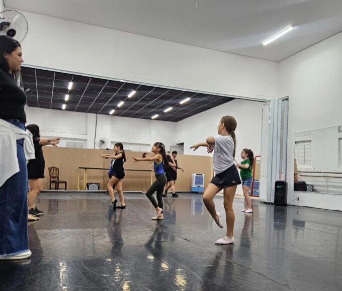 Teatro Municipal de Americana recebe espetáculo de dança “Aplauso” nesta sexta e sábado 14 aplauso 2