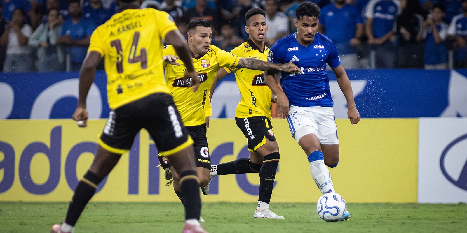 Conheça opções do Brasil para a próxima Copa; meio-campo é o foco 5
