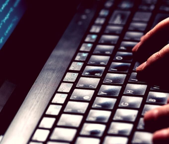Falsos anúncios sobre Desenrola Brasil enganam usuários nas redes 14 hack copiar