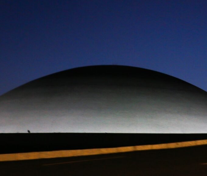Congresso aprova medidas de divulgação em massa do Ligue 180 14 monumentos brasilia 3103201335