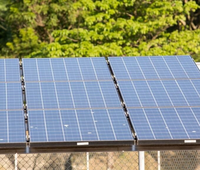 CMN institui regime especial para fundos de inovação no Eco Invest 12 placas energia solar 1