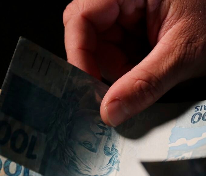 Trabalhadores nascidos em setembro e outubro recebem abono salarial 14 real moedadinheiro jfcrz abr 1701220043 1