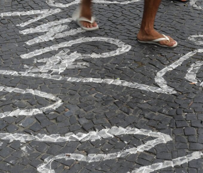 SP registra queda de 7,3% no número de homicídios no 1º semestre 12 silhueta de corpos primeira 0