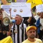 Camelôs protestam contra programa da prefeitura no Rio 10 toms2774