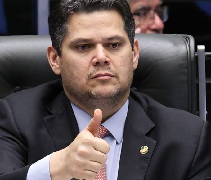 Alcolumbre destrava PEC do fim da 6x1 após conversas com Lula 20 0d9a9675