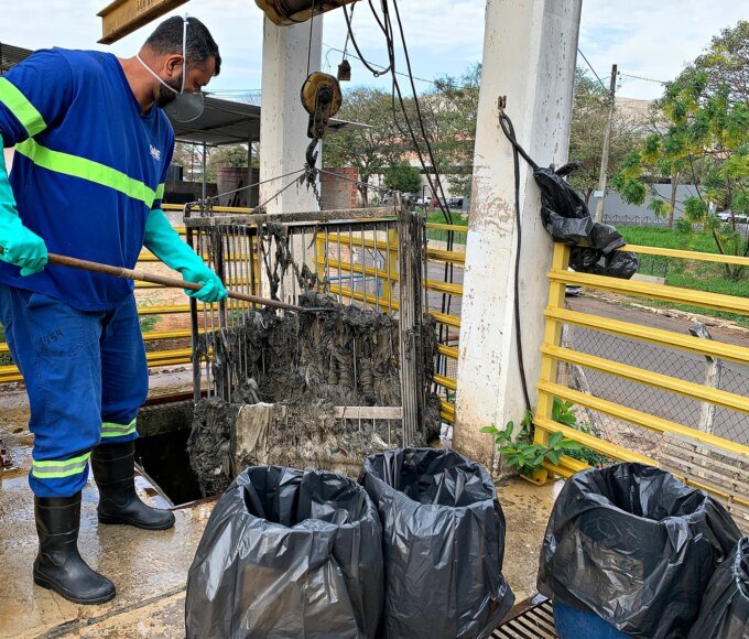 DAE de Santa Bárbara retira grande quantidade de lixo irregular em limpeza de elevatória de esgoto 14 IMG 6569