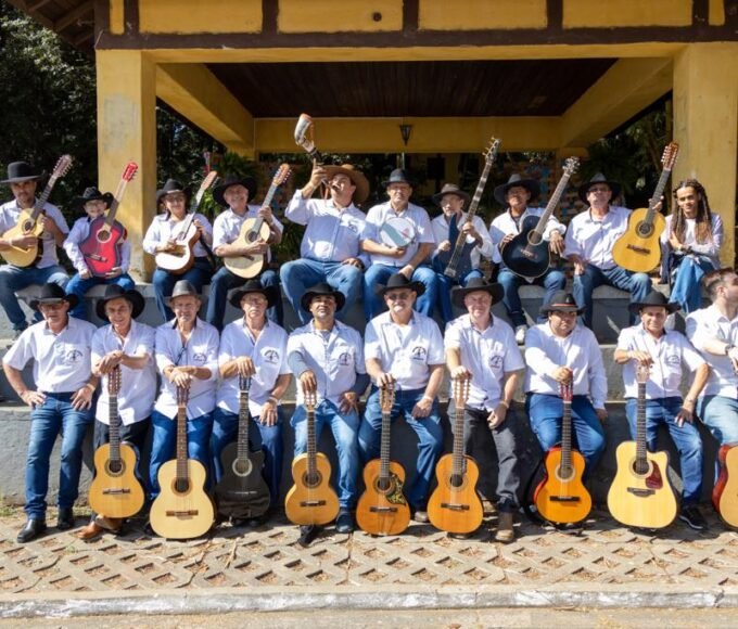 Orquestra de Violeiros de Capivari faz apresentação especial de Dia dos Pais no programa Domingos Musicais 14 Orquestra de Violeiros