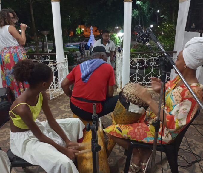 Grupo Guaiá do Batuque de Umbigada se apresenta no Coreto da Praça Central neste domingo 12 UMBIGADA 6