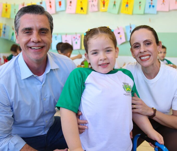 Prefeito Rafael Piovezan visita Maitê, criança que se tornou símbolo da Campanha do Agasalho em Santa Bárbara 14 Visita Maite 01