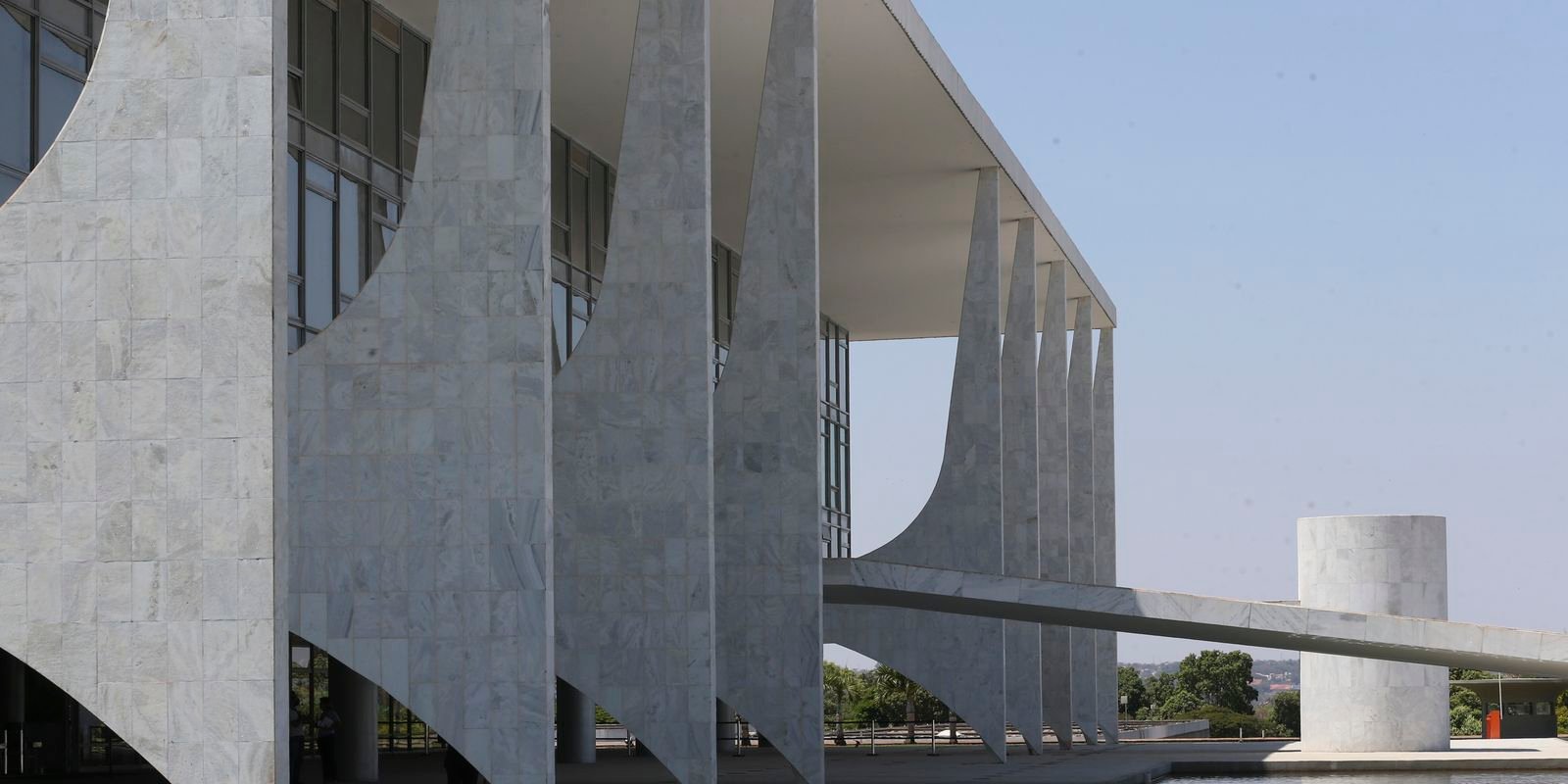 Saiba quais as atribuições do presidente da República e governadores 5 fachada do palacio do planalto antcrz abr 2709221136