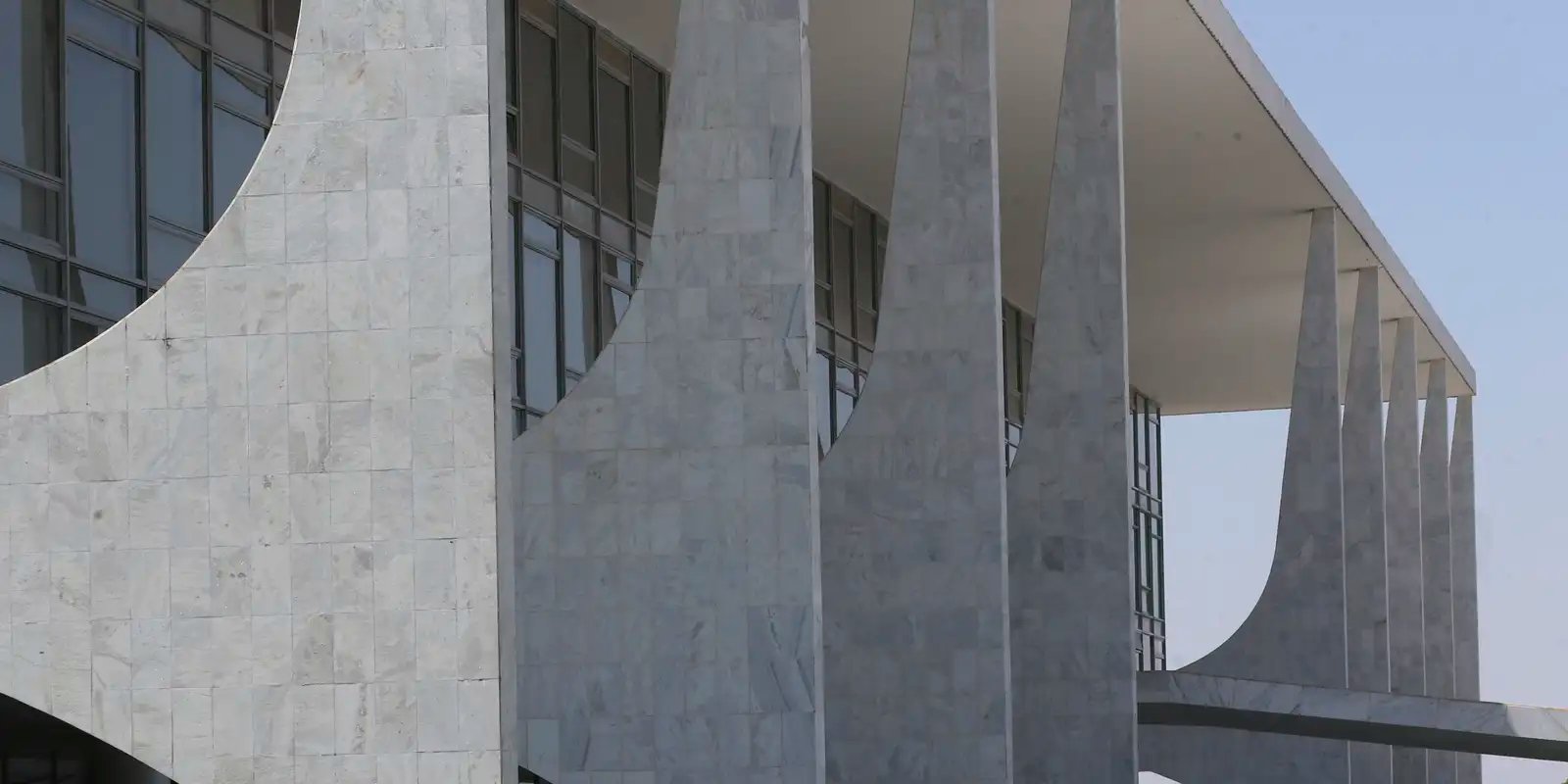 Governo abre processo de reciprocidade contra tarifas dos EUA 5 fachada do palacio do planalto antcrz abr 2709221137