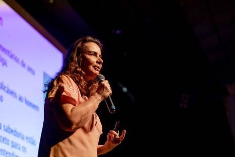Lúcia Helena Galvão promove em Uberlândia uma reflexão sobre os princípios do Caibalion e a busca por autoconhecimento 5 image 2