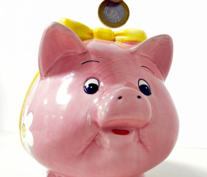 Retiradas da poupança superam depósitos em R$ 7,15 bilhões em julho 14 poupanca cofrinho cofre moeda 0710202082