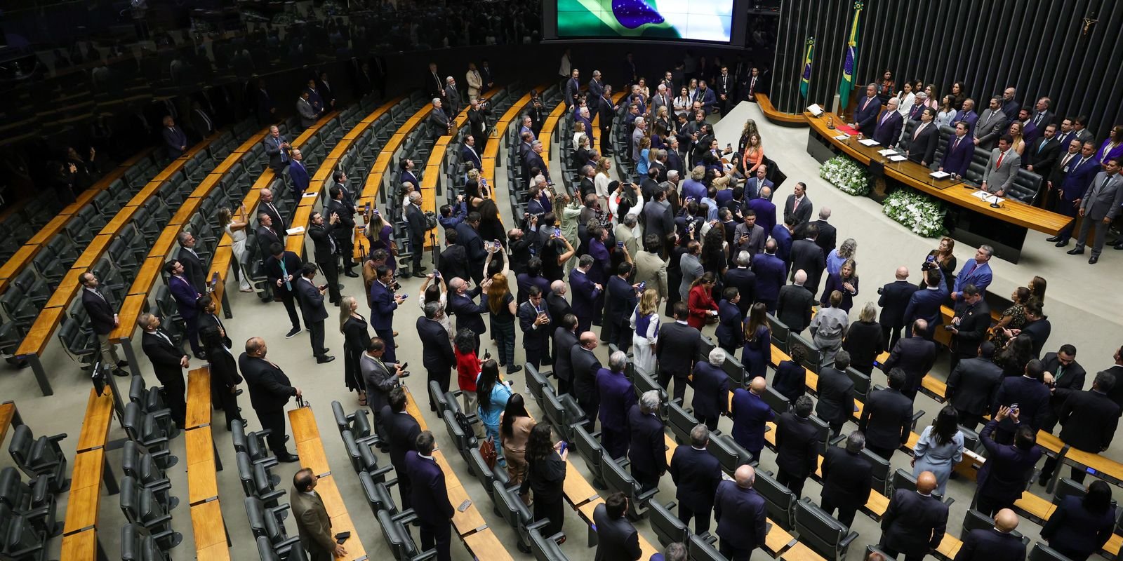 Congresso deve decidir sobre "taxa das blusinhas" nesta segunda 5 pzzb8314
