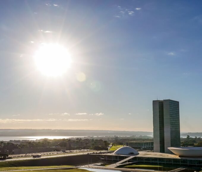 Congresso vota nesta semana fim da escala 6x1 e "taxa das blusinhas" 12 raf2044