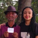 thauany e o avo vao votar no dia 4