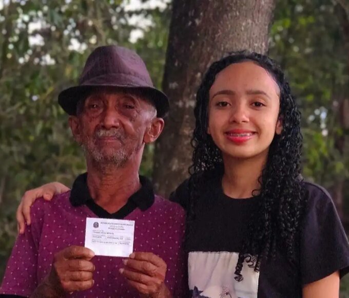 thauany e o avo vao votar no dia 4