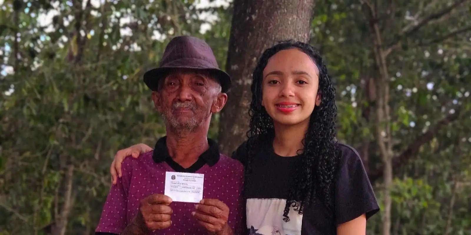 Jovens eleitores quilombolas defendem voto em defesa de ideais 5 thauany e o avo vao votar no dia 4