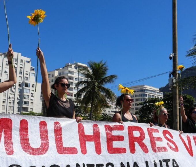Mulheres vão às ruas pela votação do PL da Misoginia 14 toms3521
