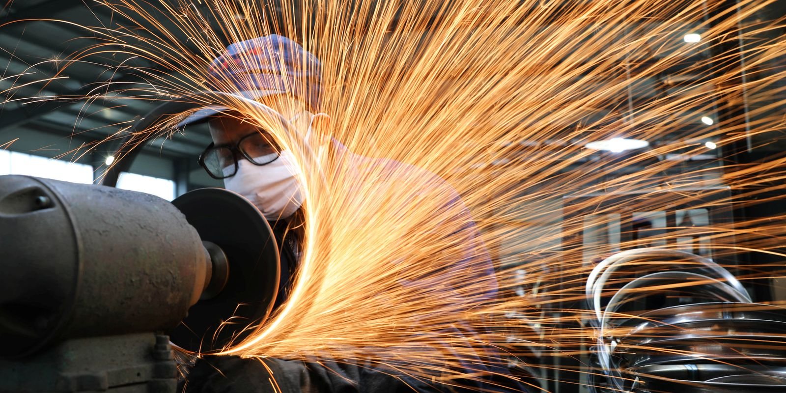 Produção da indústria brasileira cai 1,8% de maio para junho 5 usina siderurgica mascara de protecao industria