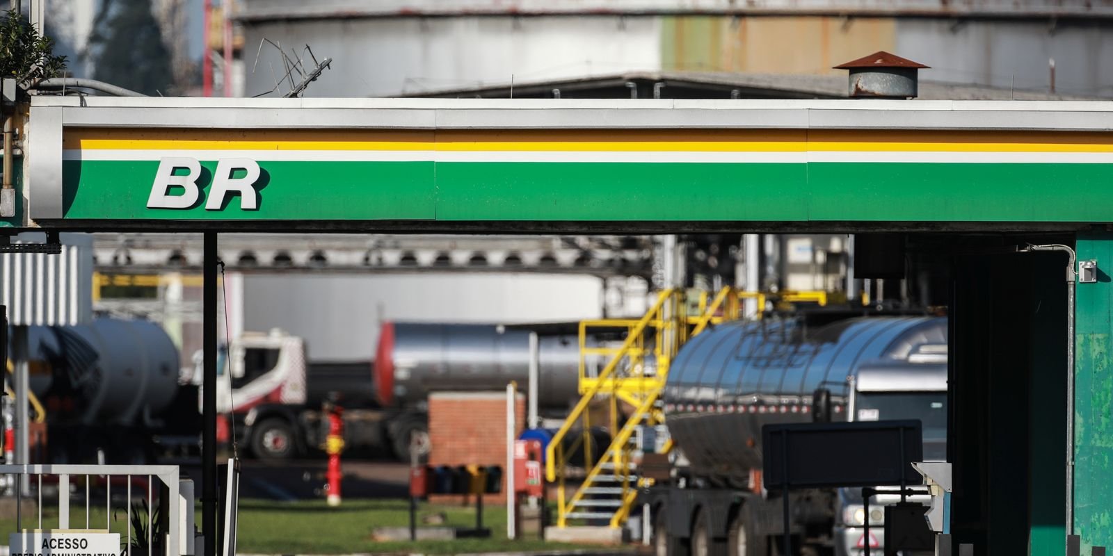 Petrobras aumenta diesel, mas subsídio mantém valor final; entenda 5 2019 05 07t131900z 6993045 rc15f3e59060 rtrmadp 3 petrobras divestiture refineries